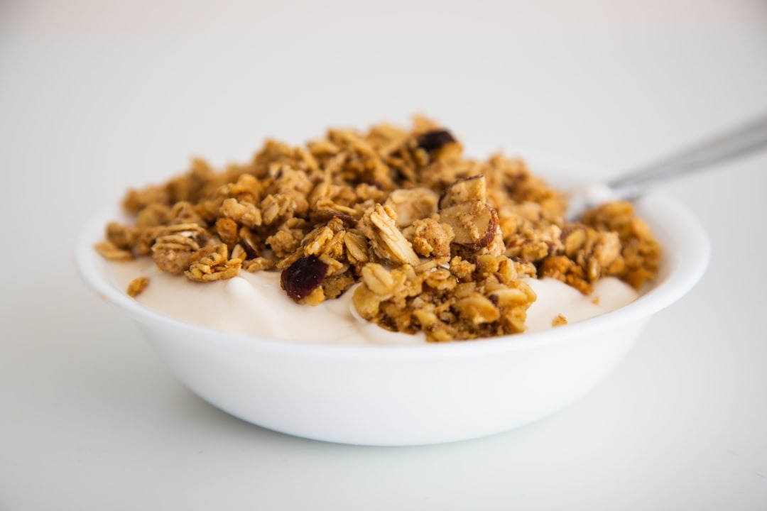 Skyr med havregryn i en skål